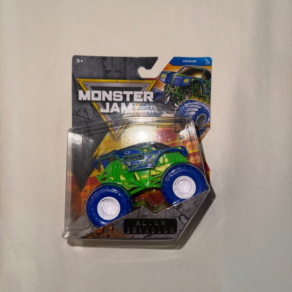 Monster Jam Alien Invasion Series 45 Die-Cast Monster Truck 1:64 Spin Master NEW